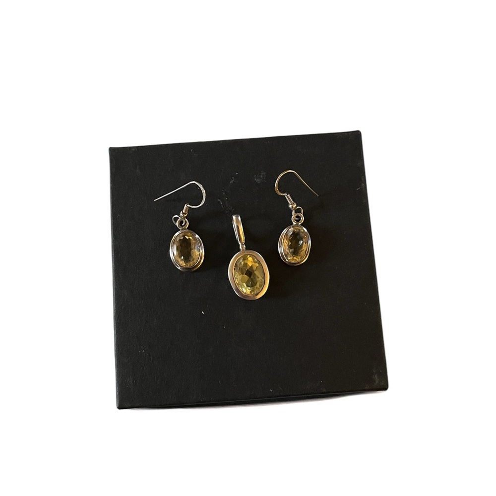Earring and pendant set